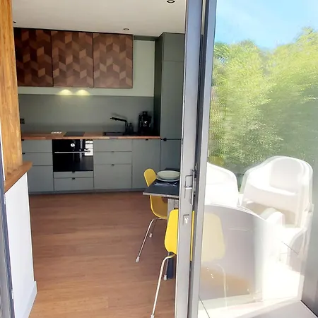 Brand New Surf At The End Of Golf, Classe 5 Etoiles