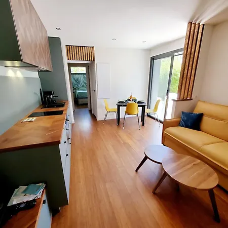 Brand New Surf At The End Of Golf, Classe 5 Etoiles